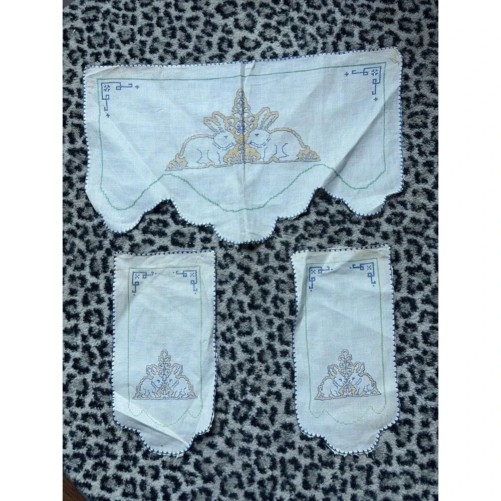 Embroidered Dresser Set 3 Pc Blue Gold Linen Scalloped Vanity Set‎ Bunny VTG